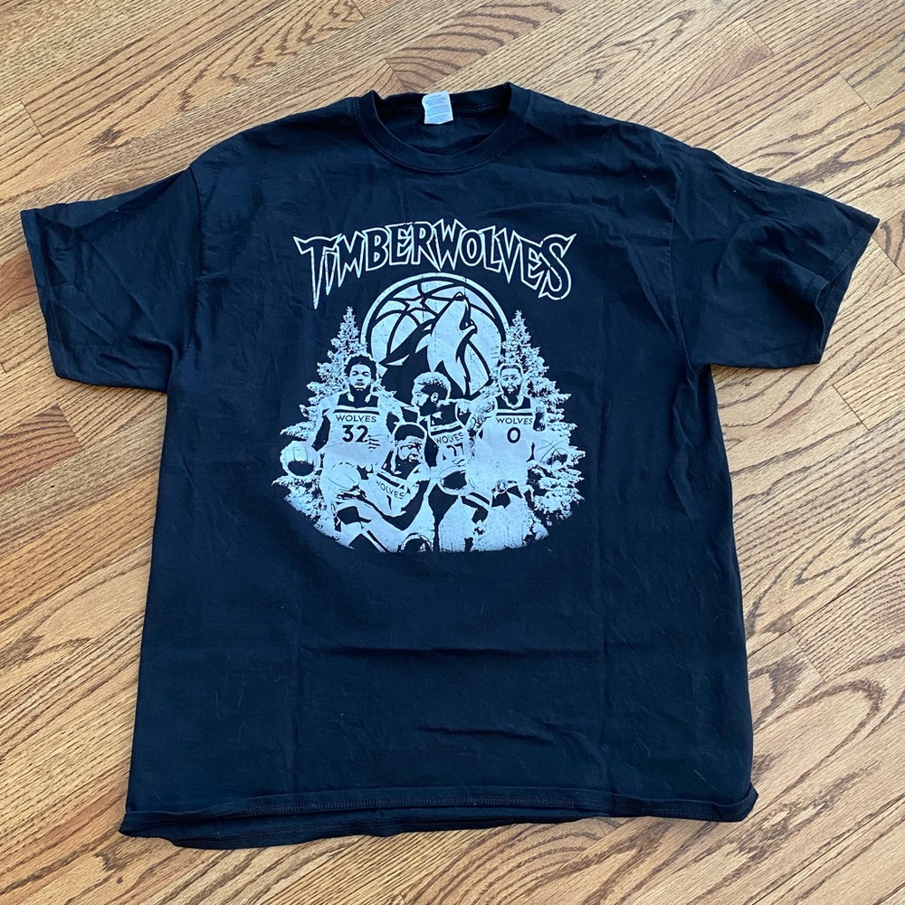 Men’s Extra Large Black Timberwolves Raised By Wolves Graphic Cotton T-Shirt